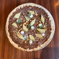 シルクスイートと様々なナッツのヌテラピッツァ