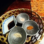 とんかつ肉料理 吉岡 - しょう油（とんかつ用）・塩（２種類）・粒マスタード