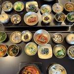 HOSEKI - メインの彩りHOSEKIからは
      ・炙りユッケビビンパ
      ・スンドゥブ　12種類のパンチャンと共に。