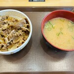すき家 - 料理写真:牛丼ランチコンボ　牛丼と、とん汁　JPY 600