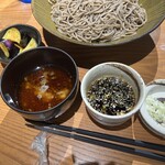 すす流 - 選べる十割そば1.5人前、もりつゆ、おろしつゆ、揚げナス