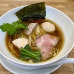 中華そば きなり - 鶏胸、ローストポーク、左上の厚めの肉は何だろう？