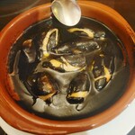 ラコンチャ - 小イカの墨煮