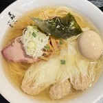 支那ソバ 小むろ - ハーフワンタンメン(塩)+味玉