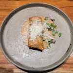 luogo - 斬新な秋刀魚の春巻　白ワインのソースと共に