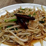 アジアご飯とお酒のお店 Shapla 神田店 - もやしのスパイシー炒め：390円