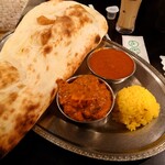 まさらダイニング - カレー2種&ライス&ナン