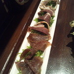 立飲ビストロシン - 自家製生ハムの盛り合わせだよ