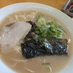 うちだラーメン - チャーシュー、キクラゲ、ノリ、ネギがデフォ