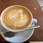 エスプレッソ ファクトリー - カフェラテにはラテアートも