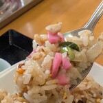 うちだラーメン - 赤かまぼこ入りの焼きめしはなぜか嬉しくなる♪