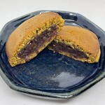 横浜元町 香炉庵 - 黒糖どらやき 断面