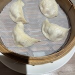 鼎泰豐 - 蒸し海老餃子は海老が沢山入っていて美味しいです。
