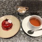 New American Grill “KANADE TERRACE” - ケーキセット　カシスフィグ+アールグレイティー（1,760円+サービス料228円）