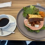 パンとエスプレッソと樹の下で - 