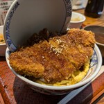 とんかつは飲み物。 - 斜めから見たソースかつ丼
