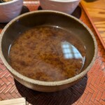 とんかつは飲み物。 - 味噌汁の中に蜆が入っています