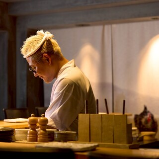 笠井剛（カサイゴウ）繊細な焼きで香りと余韻を生み出す