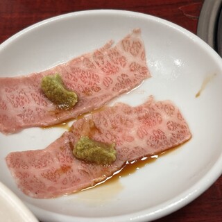 丈清 - 料理写真:牛刺し