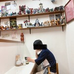 こけし - 店内　※フィギュアがいっぱい　※足のないジオングは、飛んでいます