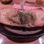 居酒屋 ヨーテル - やりすぎガーリックトースト。食べ応えバッチリ。