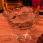 居酒屋 ヨーテル - こちらの個人的にもう一つのおススメ、青酎をロックで。