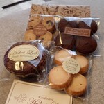 Hohes Lob - 左手前の茶色の1つ入りのお菓子が美味しかった！