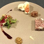 Pondichery - 【前菜】鶏白レバー・フォアグラ・牛ハツのテリーヌ、カスメリテイピクルスと無花果、タマリンドマスタード。