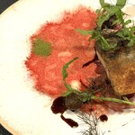 Pondichery - 【魚料理】JAL空輸によるノルウェー産の鯖のムニエル　クローブと熟成バルサミコのソース。アマランサス　小松菜パウダー。