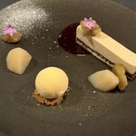 Pondichery - 【デザート①】栗のムースとカシスソース、カンボジアペッパー。ワイルドカルダモンのアイス。