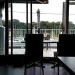 Bistro Plaisir - 大きな窓から見る景色はまさにフランス✨