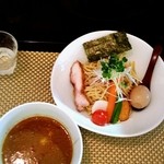 麺屋 波 - カレーつけ麺  中盛 中辛  930円。