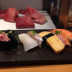 寿司の美登利 - ネギトロ軍艦、岩海苔軍艦、イカ、アジ、玉子、サーモン、海老