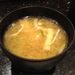 寿司の美登利 - アラ入り味噌汁