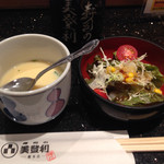 寿司の美登利 - 茶碗蒸しとサラダ