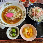 ドライブイン汐風 - ラーメン・まぐろタタキ丼セット 900円