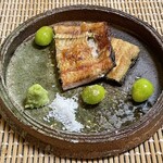 岩亀 - 【焼き物②】愛知県一色産の鰻白焼き。