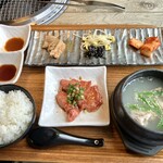 肉の青木商店 - 焼肉(=ロース)+テールスープのランチ