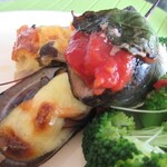 壱弐参 CAFE - 岩手産のムール貝のチーズ焼き、気仙沼産のさんまにバジルとトマト