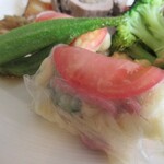 壱弐参 CAFE - マカロニサラダの生春巻きと新鮮野菜のサラダ