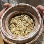 出羽屋 - 締めは松茸ご飯。開けた瞬間の香りがすごい!!