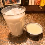 タイニーカフェ - アイスチャイ、プリン