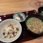 出羽屋 - なめこ味噌汁も最高に美味しい。
