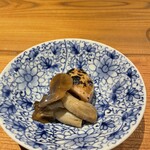 出羽屋 - アケビ焼きとホンシメジ。ホンシメジの美味しさに感動。シメジの概念が変わる。