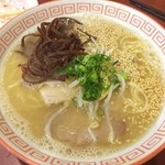 長浜ラーメン とみ吉 - 以外にもあっさり。