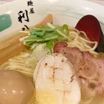 自家製麺 麺屋 利八 - 味玉鶏そば、1,250円。