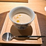 炭割烹 新谷 - じゃがいもと岡山県産ブラウンマッシュルームのポタージュ ◎前回の○が完璧に解消されていました