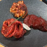 ひゃら亭 - レバ、こてっちゃん、頬肉の3種 1,500円