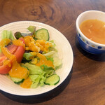 匠サローネ - サラダ（人参と胡麻ドレッシング）＆スープ