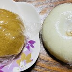 新月 - 左・温泉まんじゅう　　右・峠の酒まんじゅう